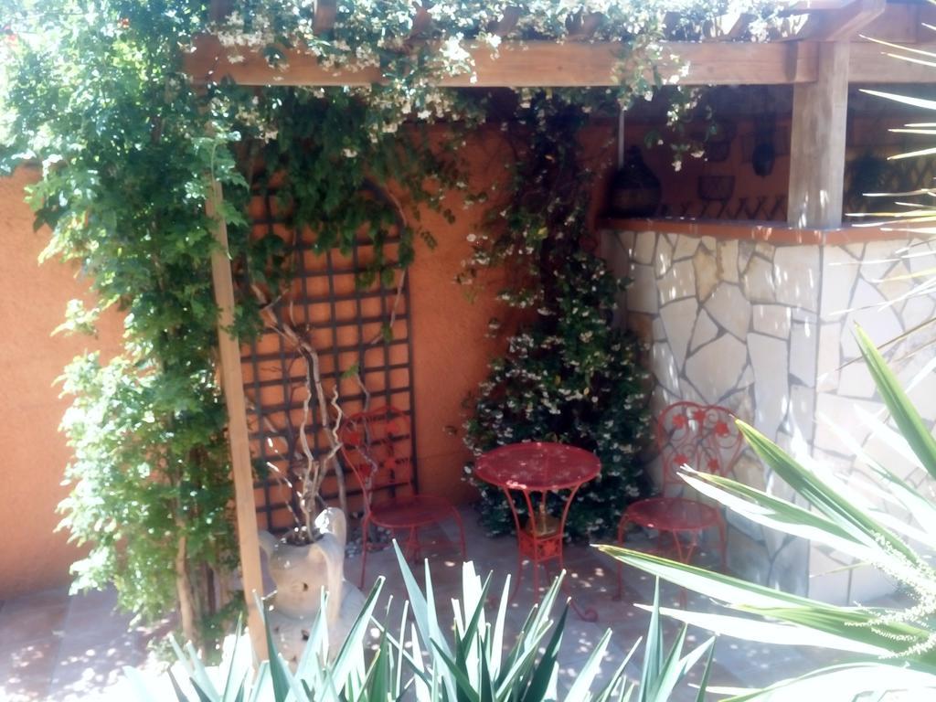 La Gentoliere Bed & Breakfast Pollestres Exterior photo